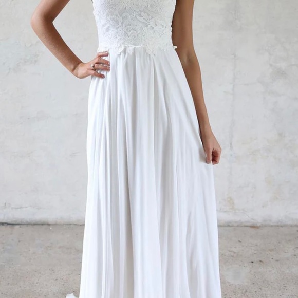 White A line wedding dress. Never worn because it didn’t arrive in time! - Picture 3 of 4